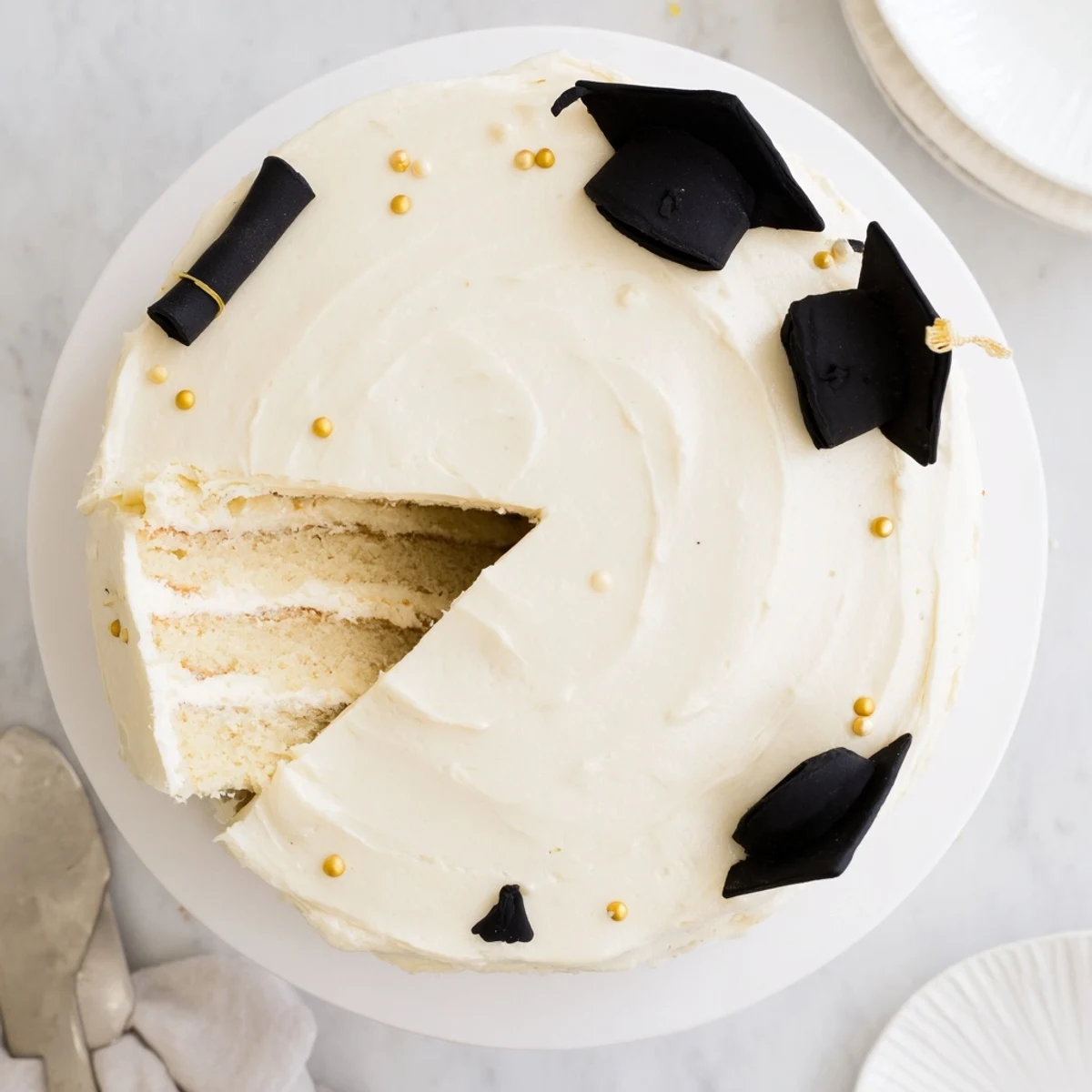 Moist vanilla graduation cake decorated with gold pearls and school colors for celebrations